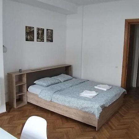 Apartamento Domum George Enescu Bucarest Exterior foto